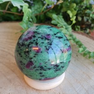 Robijn in Zoisiet - Bol