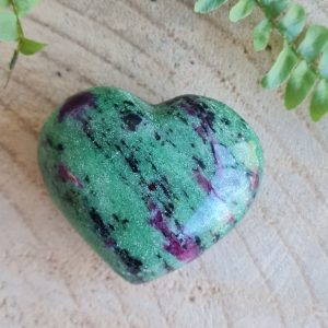 Robijn in Zoisiet - Hart