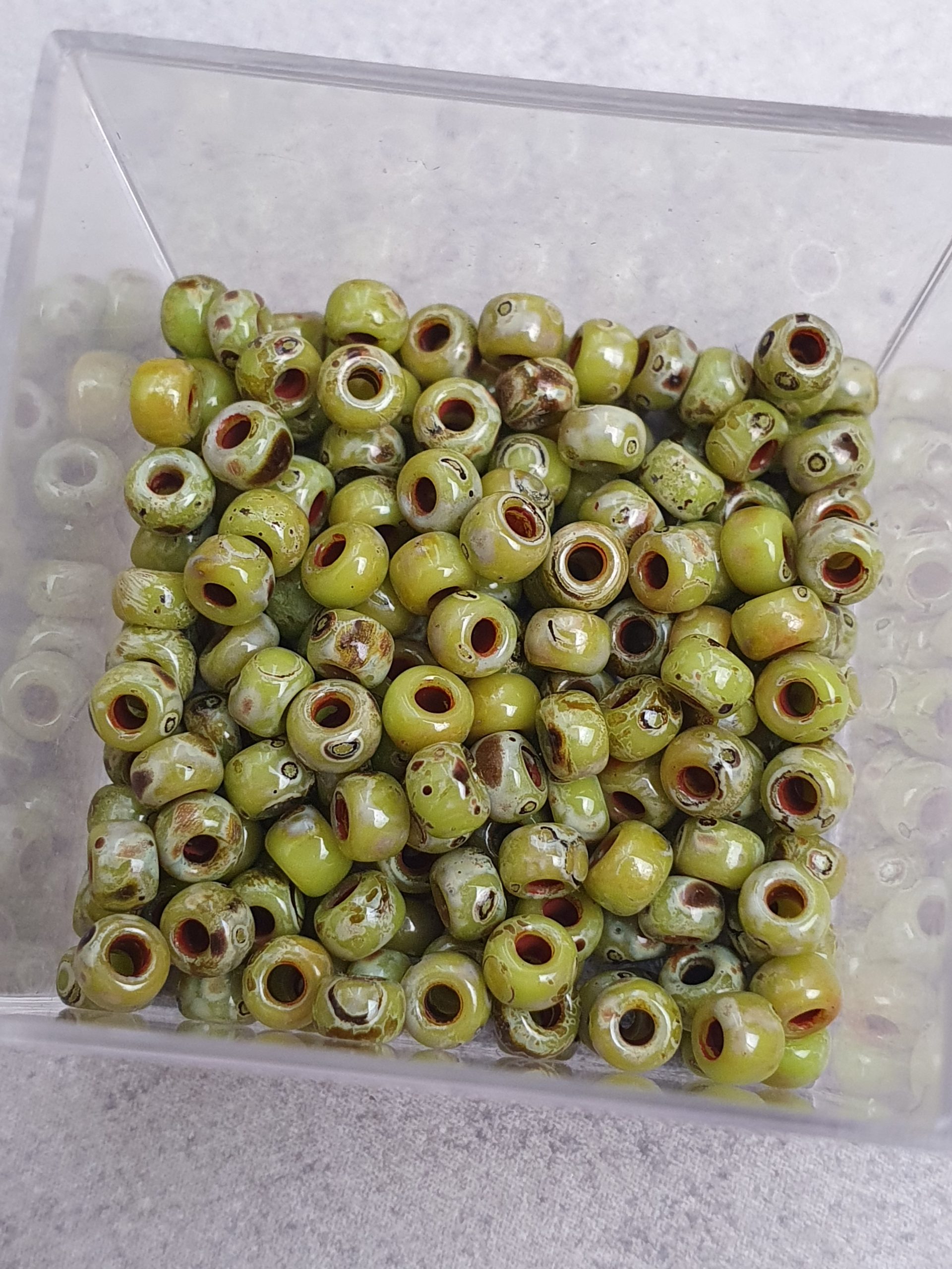 Miyuki Rocailles 8/0 - Picasso Opaque Chartreuse