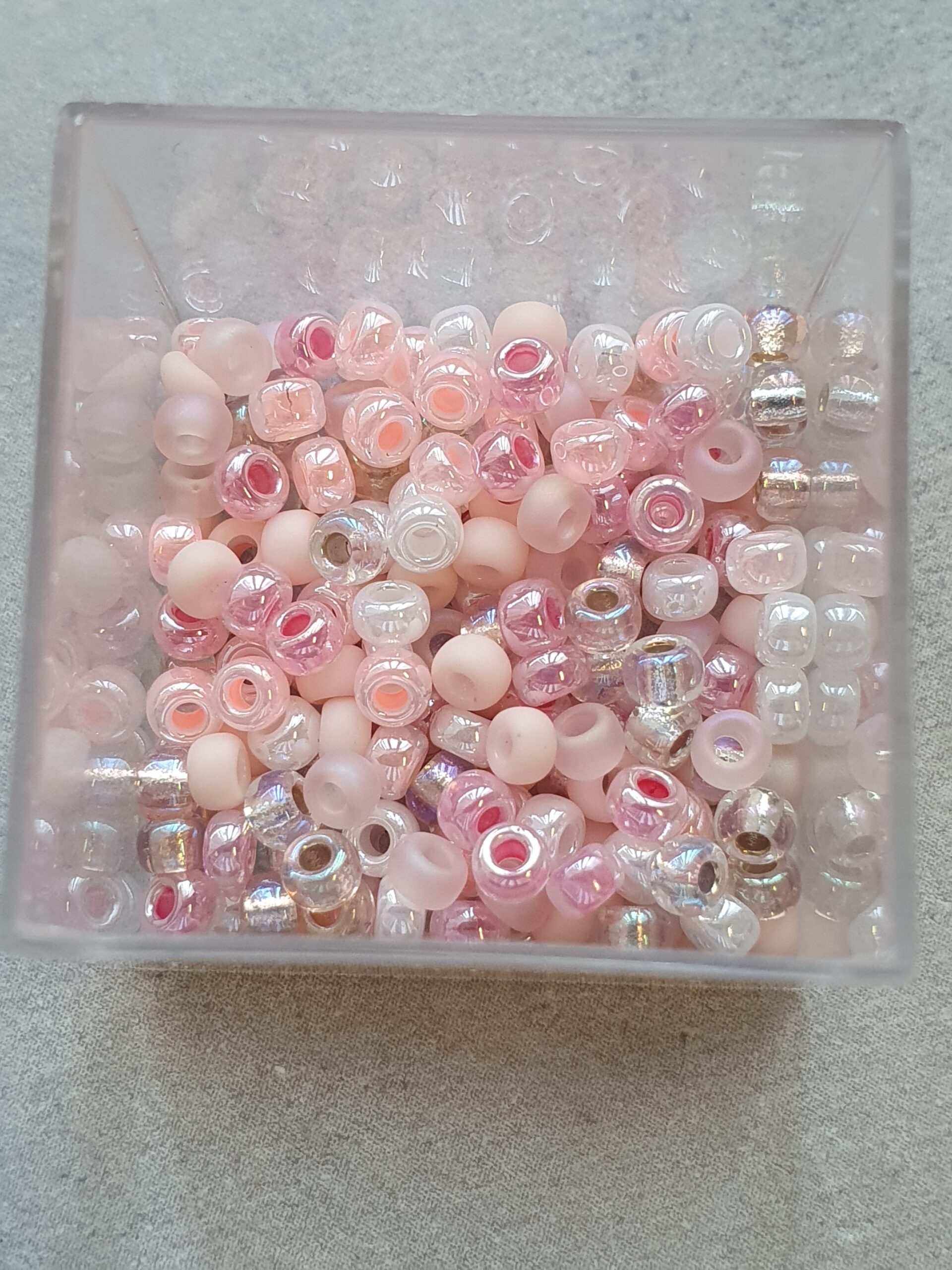 Miyuki Rocailles 8/0 - Baby Pink